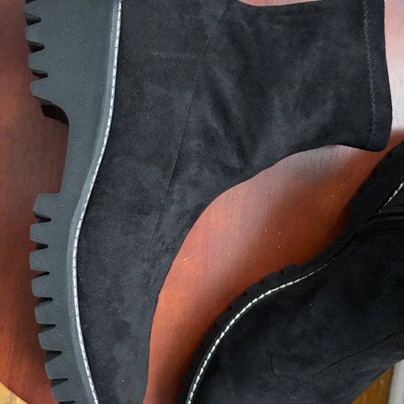 Coconut by Mattise Black Lug Sole Bootie Textile (suede)8.5/9 - Picture 3 of 4